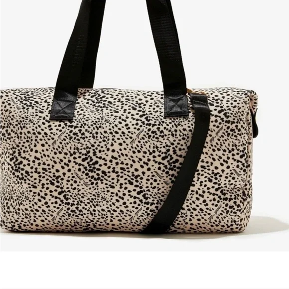 Chic Mali + Lili Black and Cream Textured Tote Bag - Picture 2 of 8